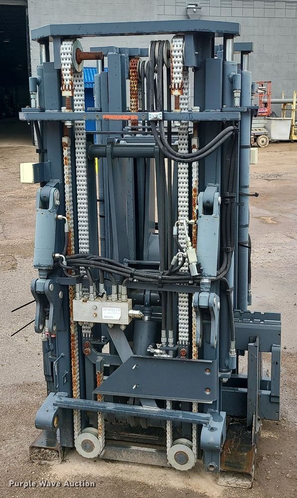 image for item DN5703 (2) forklift masts