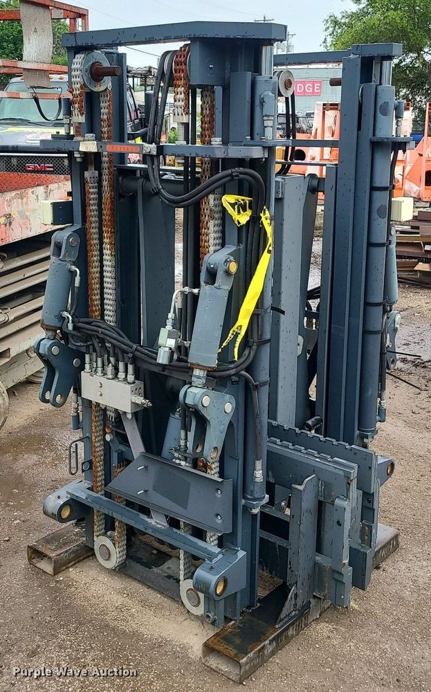 image for item DN5703 (2) forklift masts