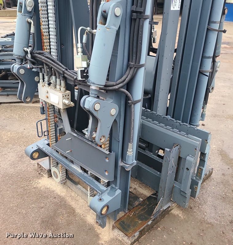 image for item DN5703 (2) forklift masts
