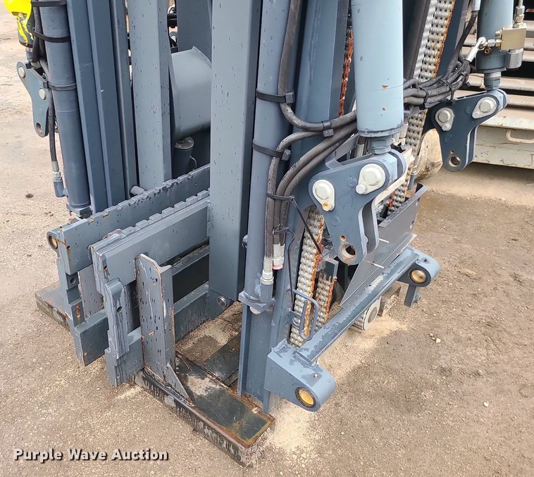 image for item DN5703 (2) forklift masts