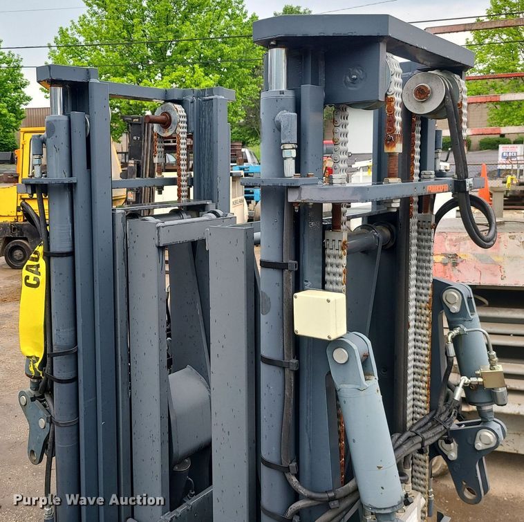 image for item DN5703 (2) forklift masts