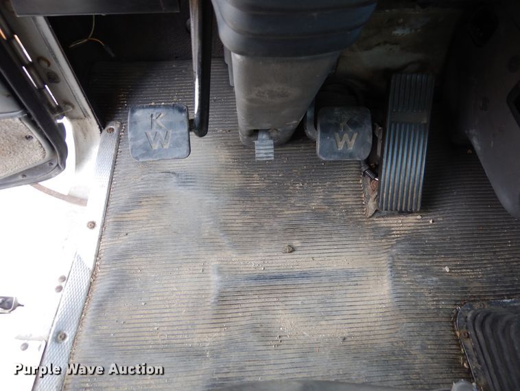 image for item DN6319 2003 Kenworth T300  rollback truck