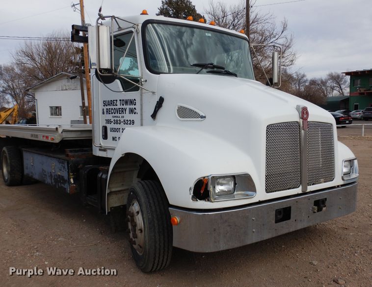 image for item DN6319 2003 Kenworth T300  rollback truck
