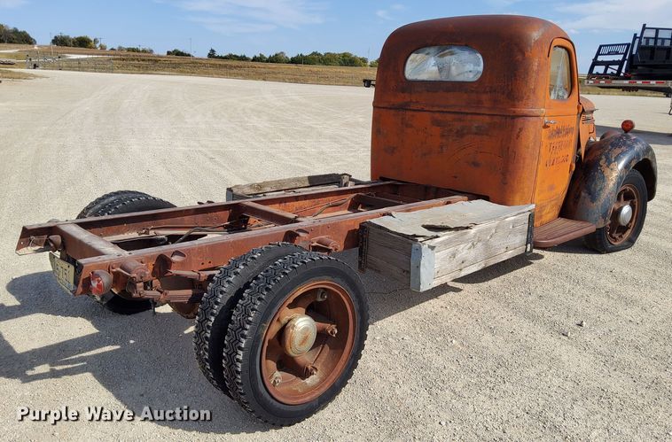 image for item DN6893 1936 International D30  truck cab and chassis