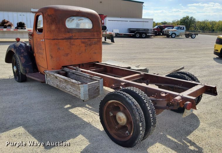 image for item DN6893 1936 International D30  truck cab and chassis