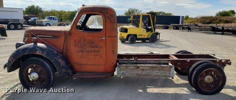 image for item DN6893 1936 International D30  truck cab and chassis