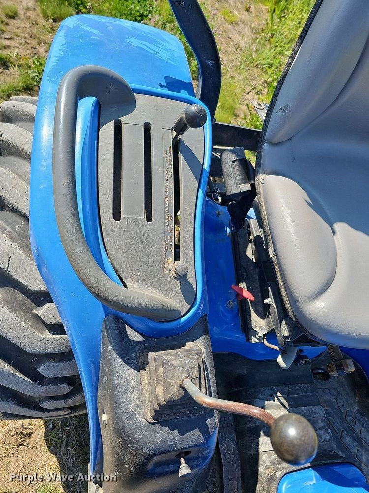 image for item DO2688 New Holland TC34DA  MFWD tractor