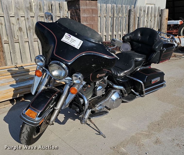 image for item DO4415 1999 Harley Davidson Electra Glide Classic  motorcycle