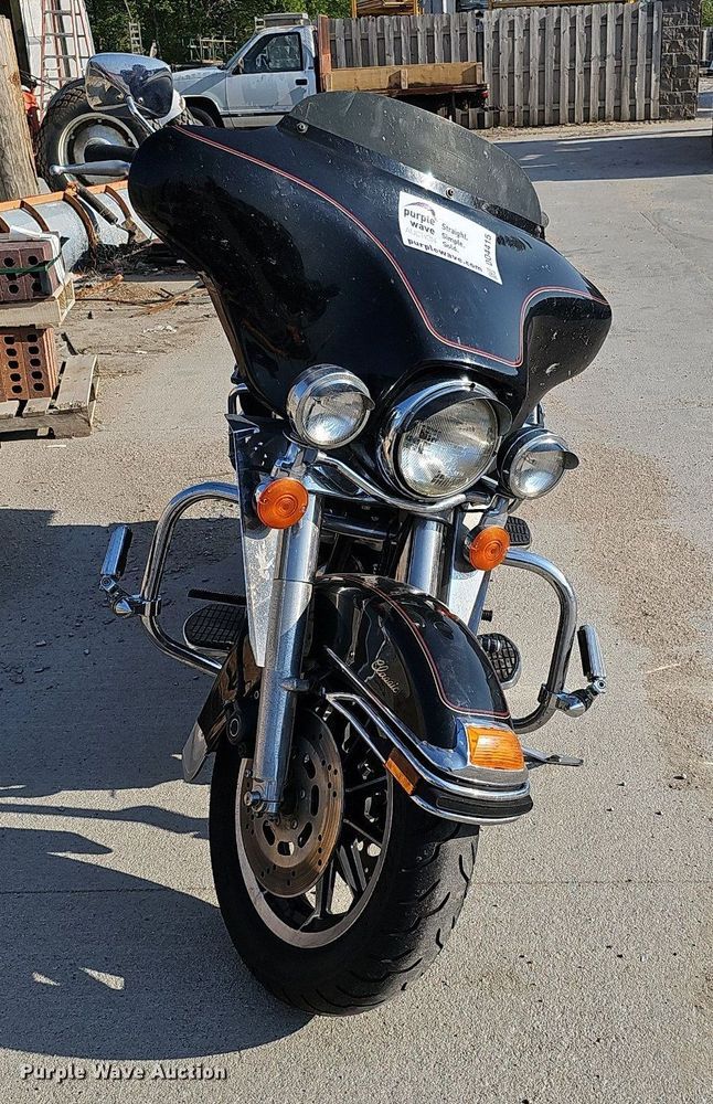 image for item DO4415 1999 Harley Davidson Electra Glide Classic  motorcycle