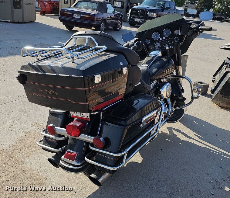 image for item DO4415 1999 Harley Davidson Electra Glide Classic  motorcycle