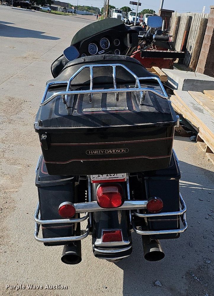 image for item DO4415 1999 Harley Davidson Electra Glide Classic  motorcycle