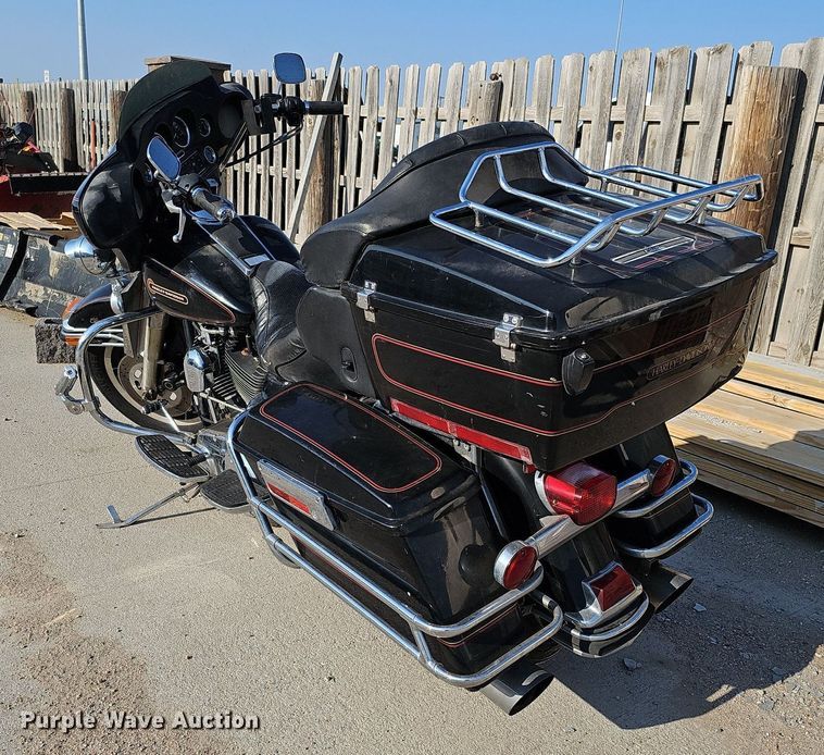 image for item DO4415 1999 Harley Davidson Electra Glide Classic  motorcycle