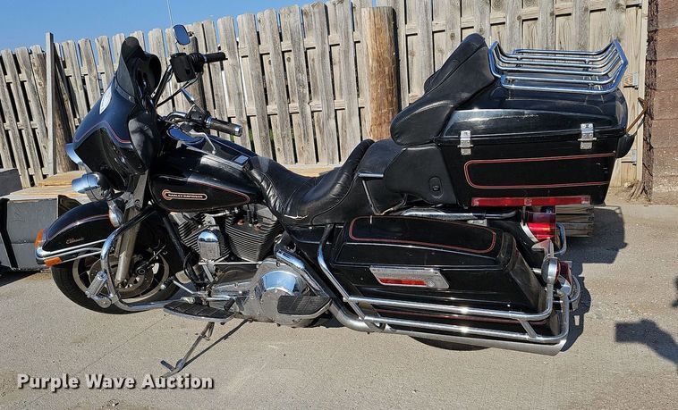 image for item DO4415 1999 Harley Davidson Electra Glide Classic  motorcycle