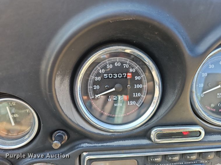 image for item DO4415 1999 Harley Davidson Electra Glide Classic  motorcycle