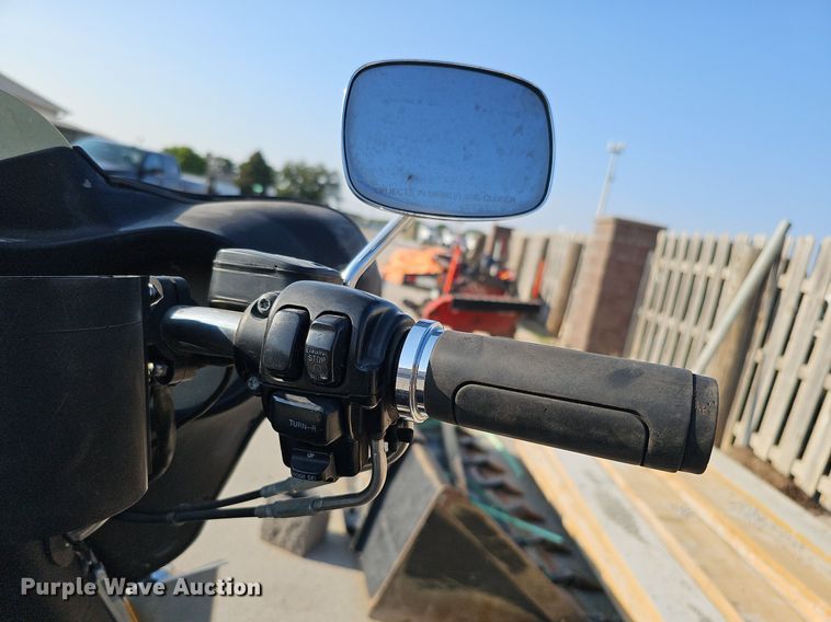 image for item DO4415 1999 Harley Davidson Electra Glide Classic  motorcycle