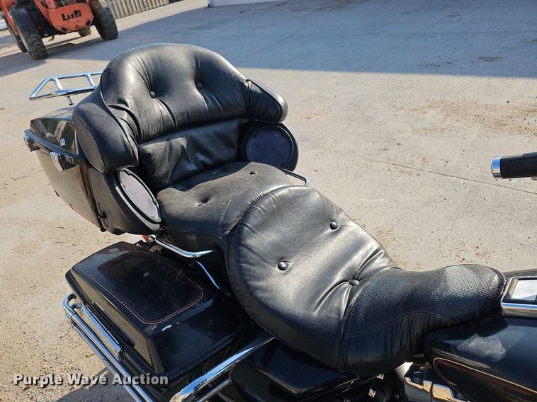 image for item DO4415 1999 Harley Davidson Electra Glide Classic  motorcycle