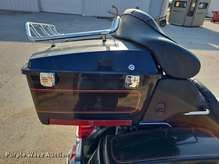 image for item DO4415 1999 Harley Davidson Electra Glide Classic  motorcycle