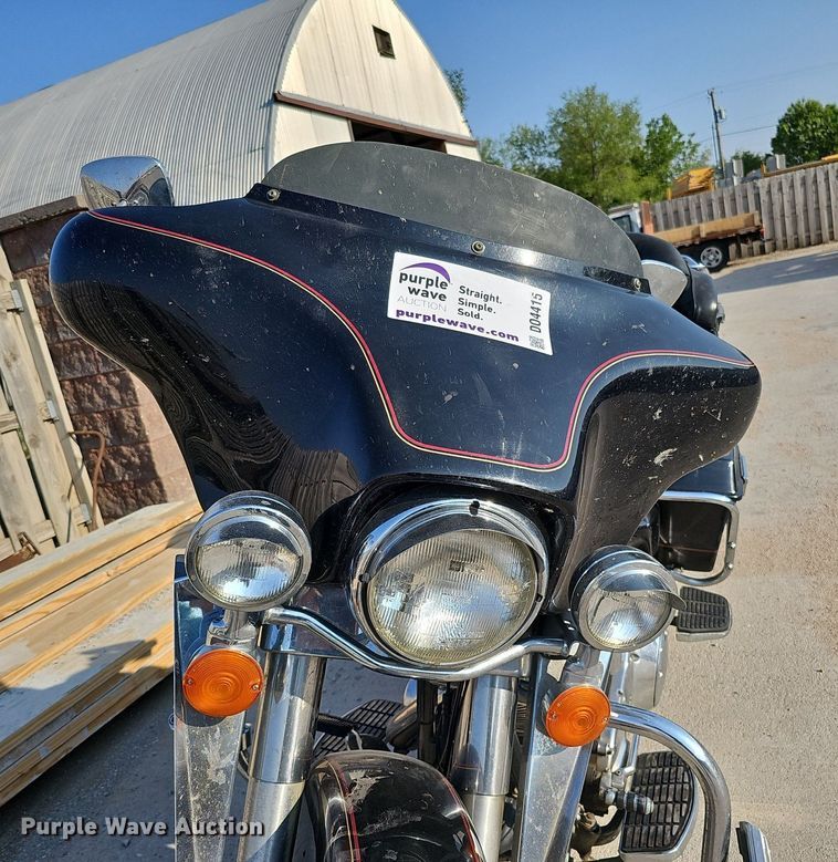 image for item DO4415 1999 Harley Davidson Electra Glide Classic  motorcycle