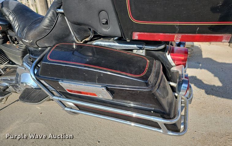 image for item DO4415 1999 Harley Davidson Electra Glide Classic  motorcycle