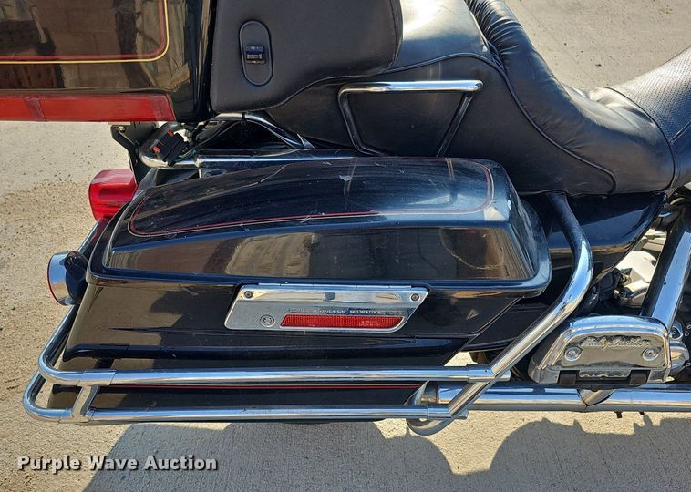 image for item DO4415 1999 Harley Davidson Electra Glide Classic  motorcycle