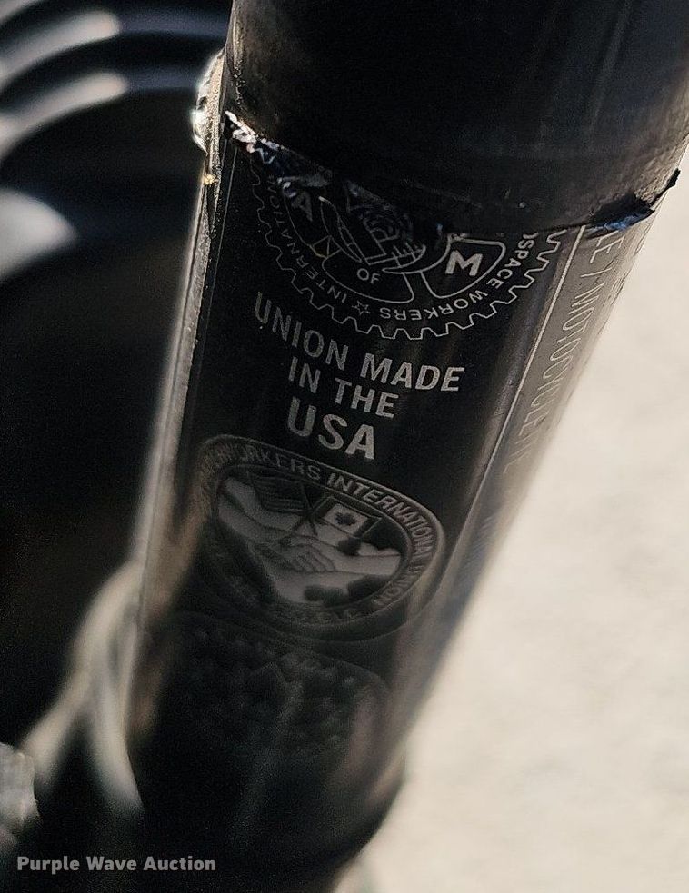 image for item DO4415 1999 Harley Davidson Electra Glide Classic  motorcycle