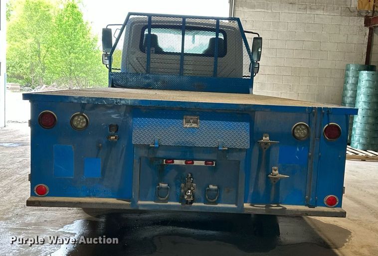 image for item DO4968 2002 International 4300  flatbed truck