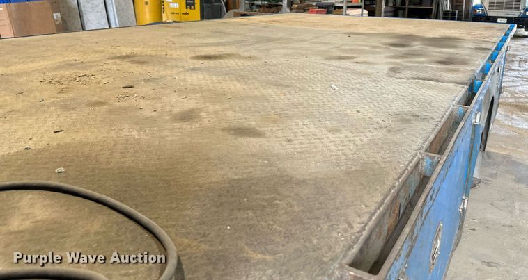 image for item DO4968 2002 International 4300  flatbed truck