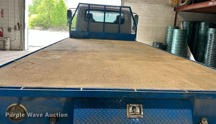 image for item DO4968 2002 International 4300  flatbed truck