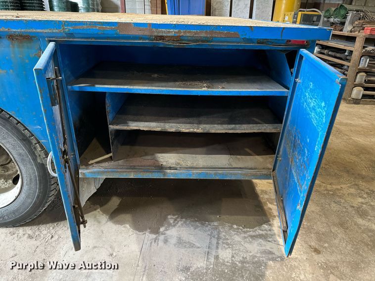 image for item DO4968 2002 International 4300  flatbed truck