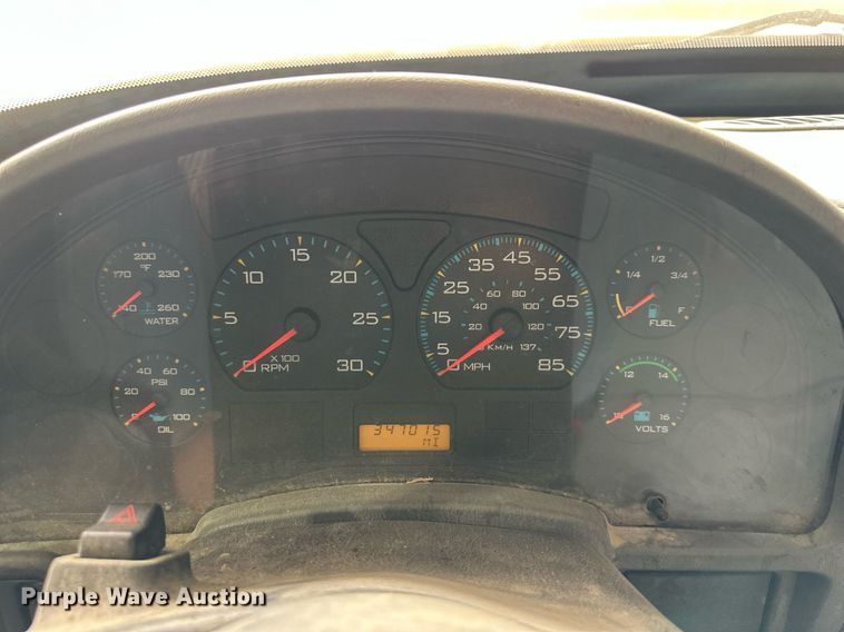 image for item DO4968 2002 International 4300  flatbed truck