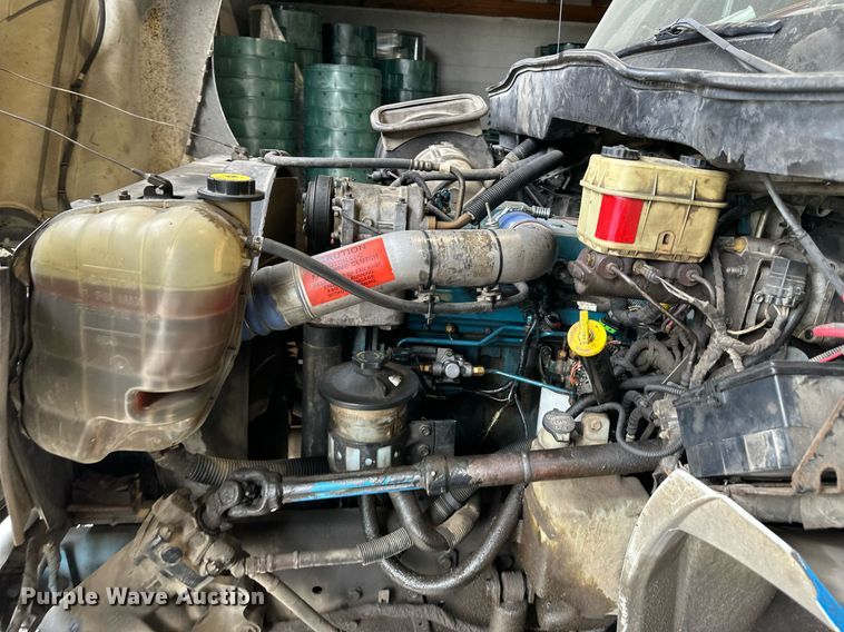 image for item DO4968 2002 International 4300  flatbed truck