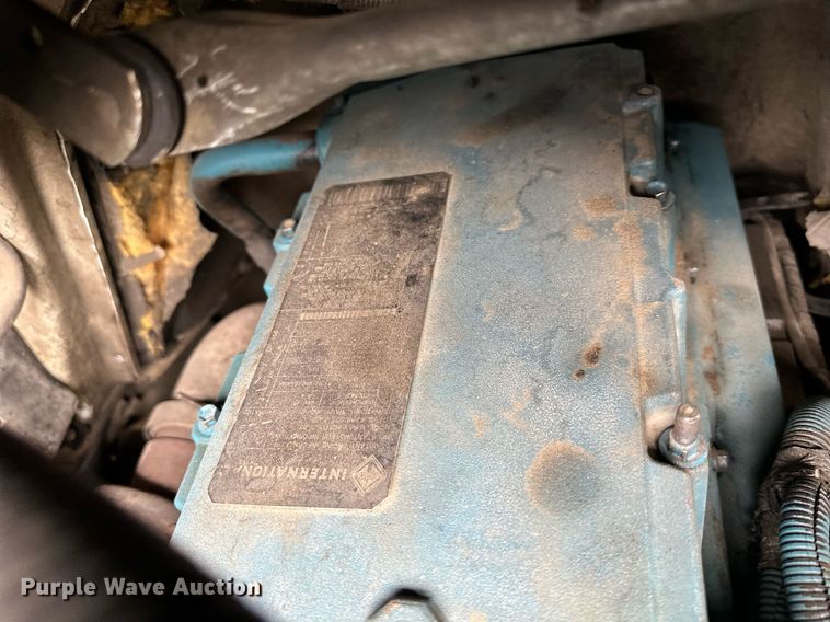 image for item DO4968 2002 International 4300  flatbed truck