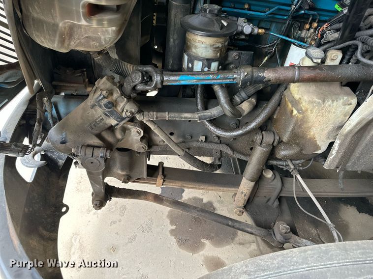 image for item DO4968 2002 International 4300  flatbed truck