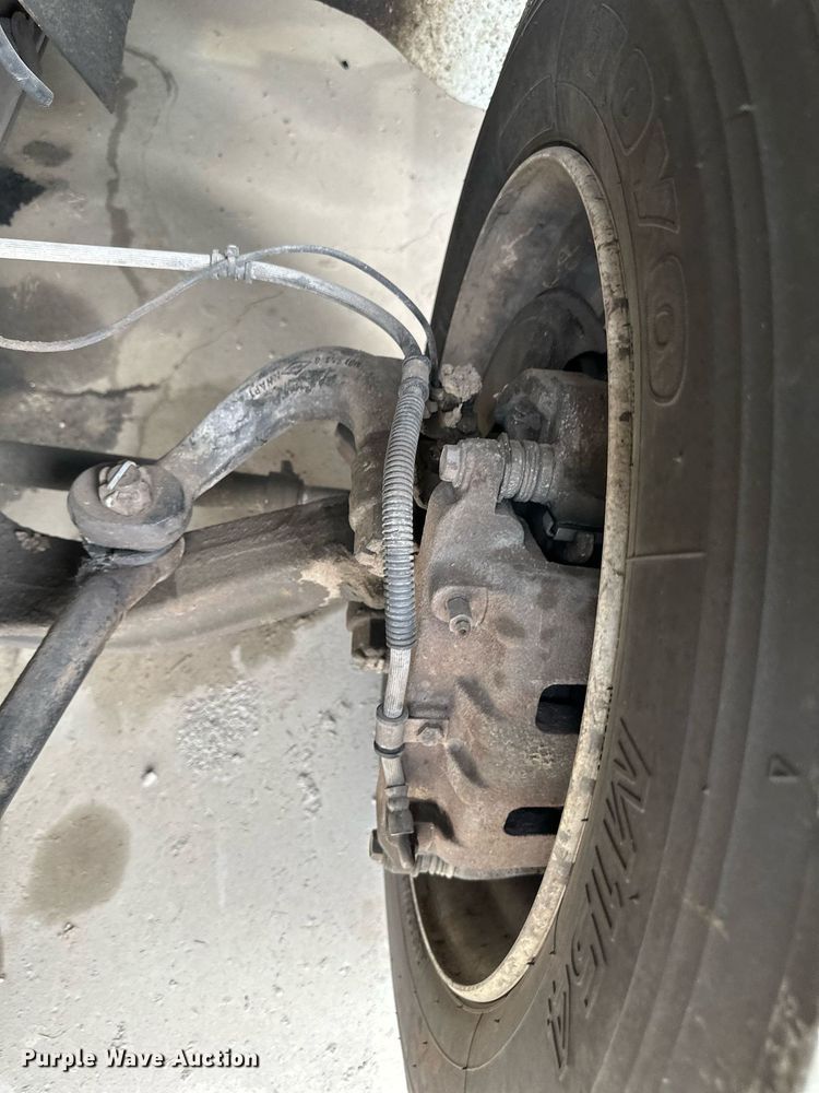 image for item DO4968 2002 International 4300  flatbed truck