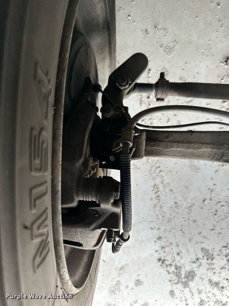 image for item DO4968 2002 International 4300  flatbed truck