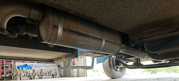 image for item DO4968 2002 International 4300  flatbed truck