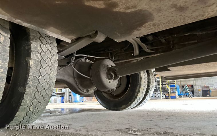 image for item DO4968 2002 International 4300  flatbed truck