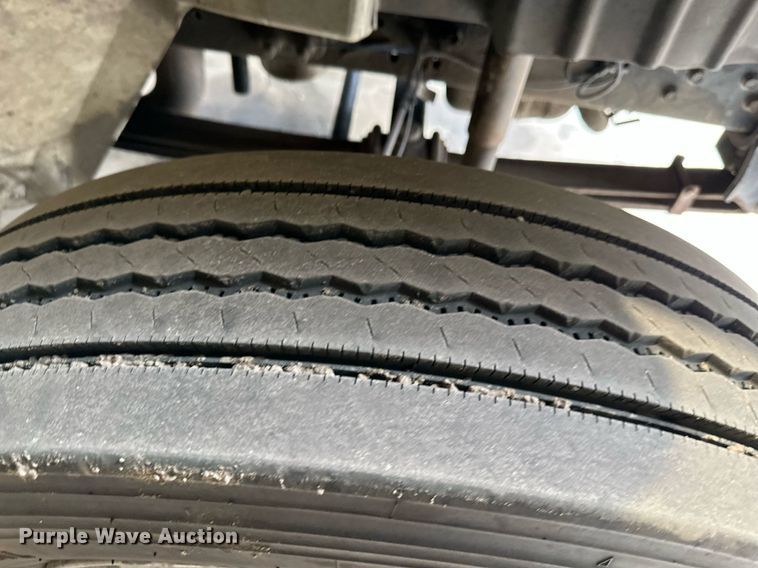 image for item DO4968 2002 International 4300  flatbed truck