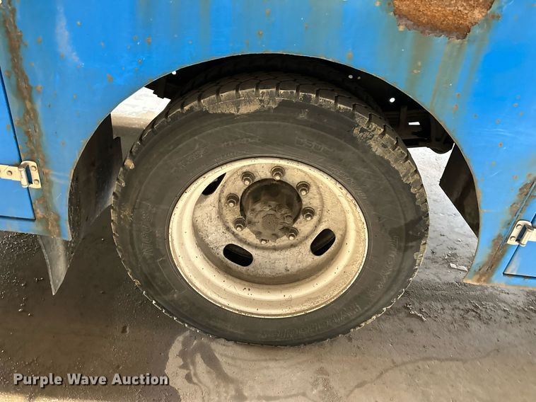 image for item DO4968 2002 International 4300  flatbed truck