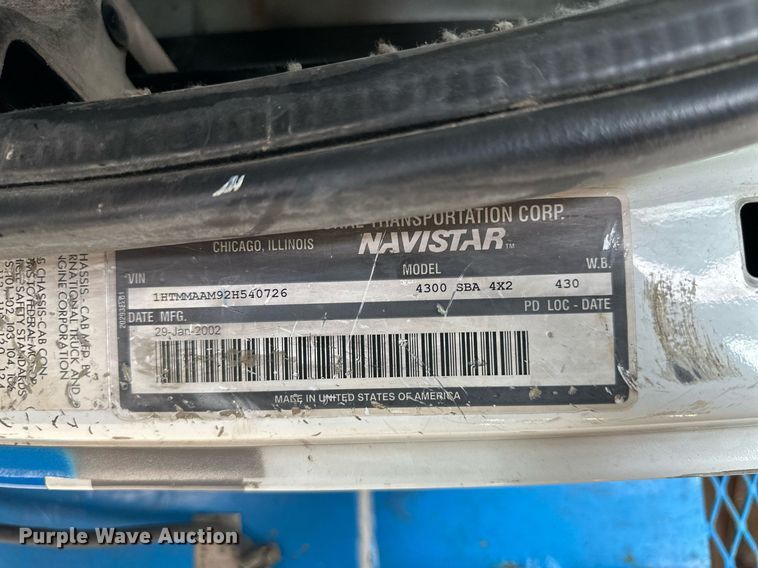 image for item DO4968 2002 International 4300  flatbed truck