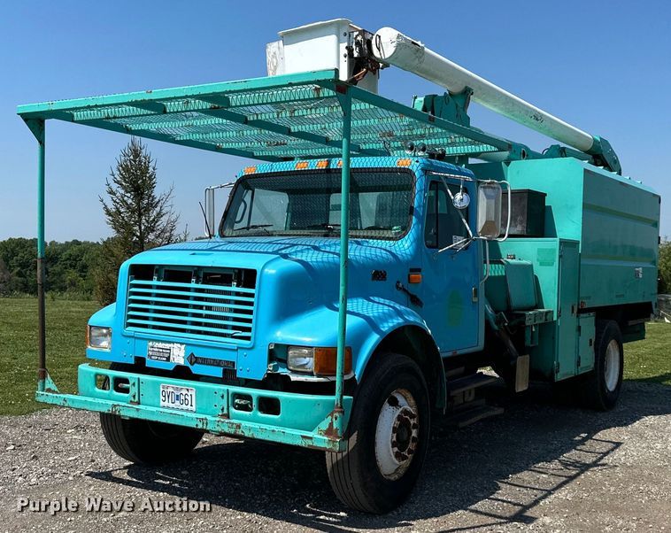 image for item DO5026 1996 International 4700  bucket truck