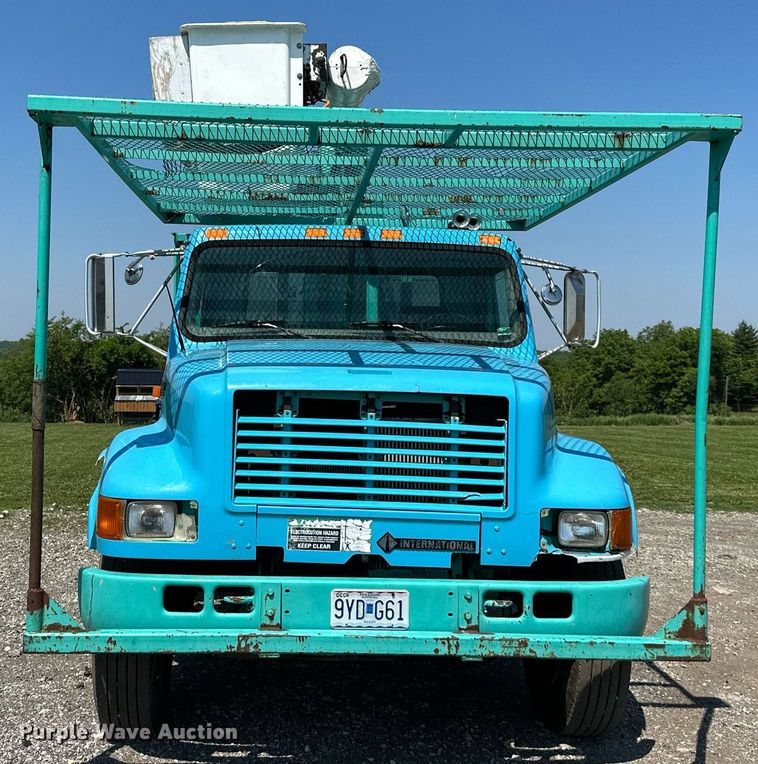 image for item DO5026 1996 International 4700  bucket truck