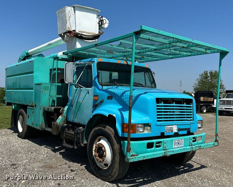 image for item DO5026 1996 International 4700  bucket truck