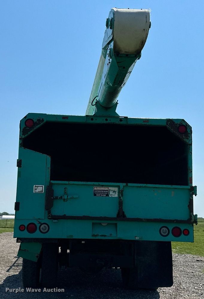 image for item DO5026 1996 International 4700  bucket truck