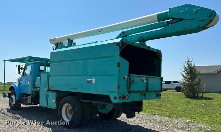 image for item DO5026 1996 International 4700  bucket truck