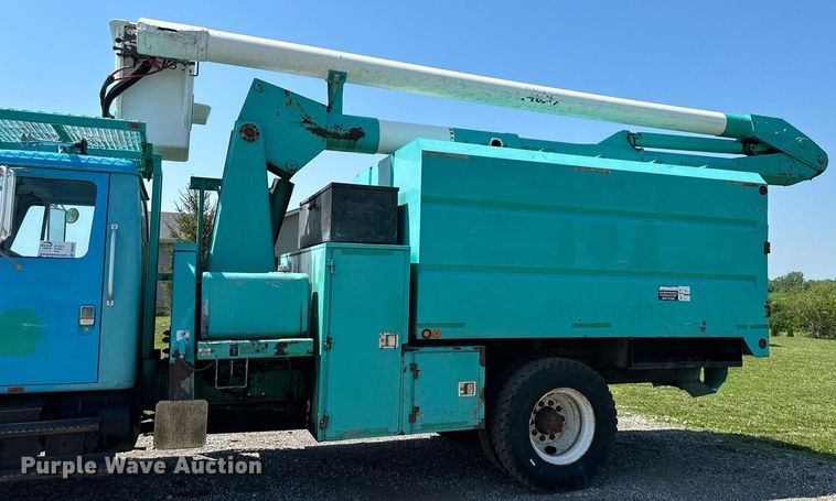 image for item DO5026 1996 International 4700  bucket truck