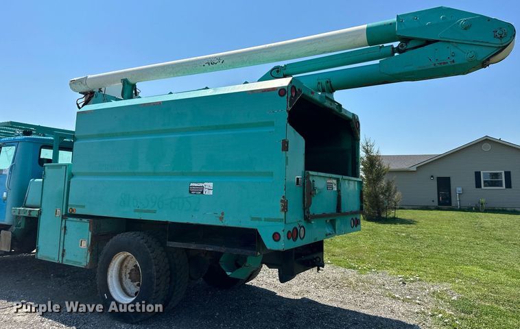 image for item DO5026 1996 International 4700  bucket truck