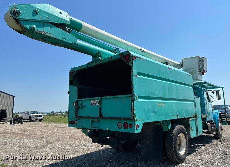 image for item DO5026 1996 International 4700  bucket truck