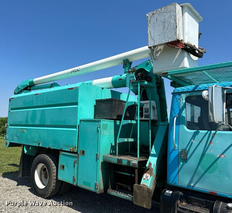 image for item DO5026 1996 International 4700  bucket truck