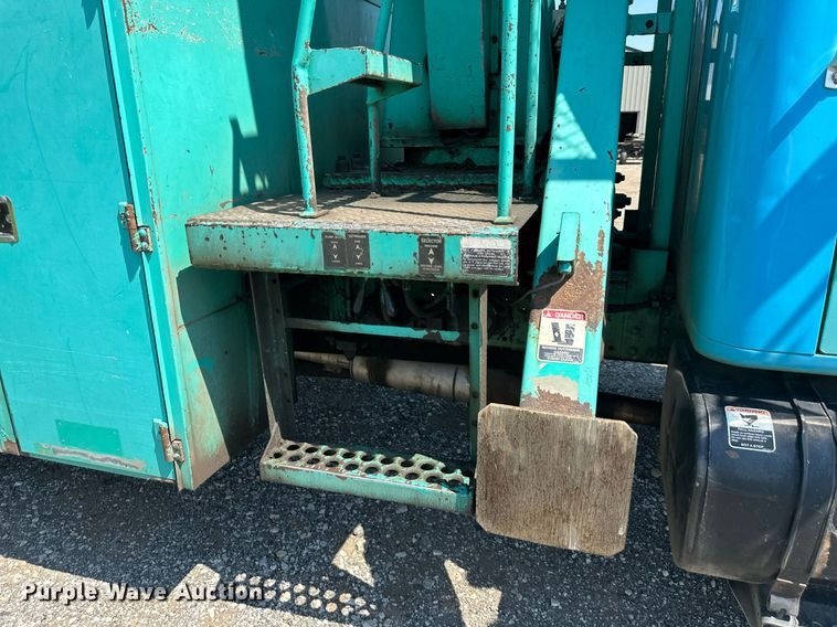 image for item DO5026 1996 International 4700  bucket truck